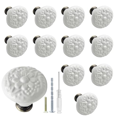 Knobs on White Kitchen Cabinets
